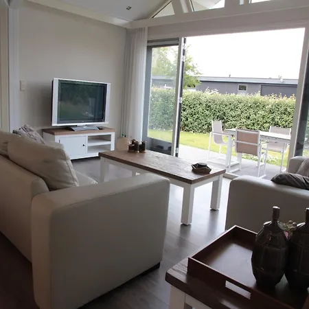 Lovely Holiday Home In Kattendijke Near Centre Exterior photo