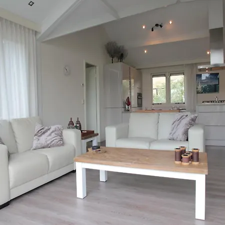Lovely Holiday Home In Kattendijke Near Centre Exterior photo